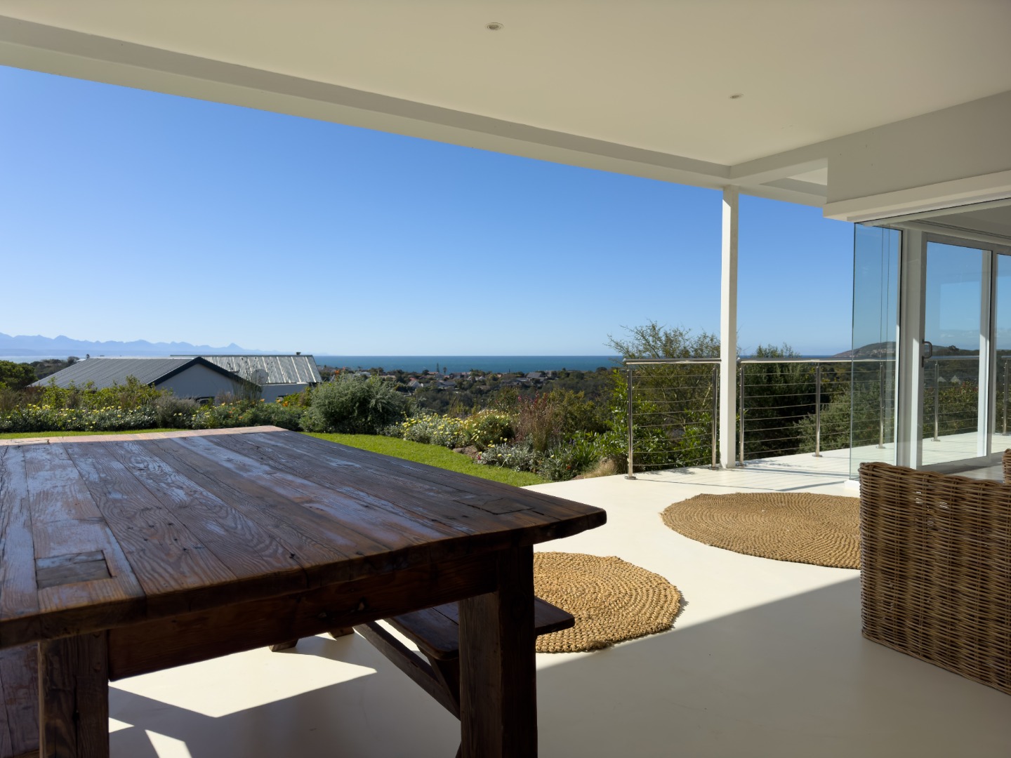 Elevated in Brackenridge, minutes from the sea
